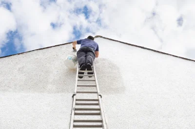 Peinture extérieure à la Houssière — façades et ravalement